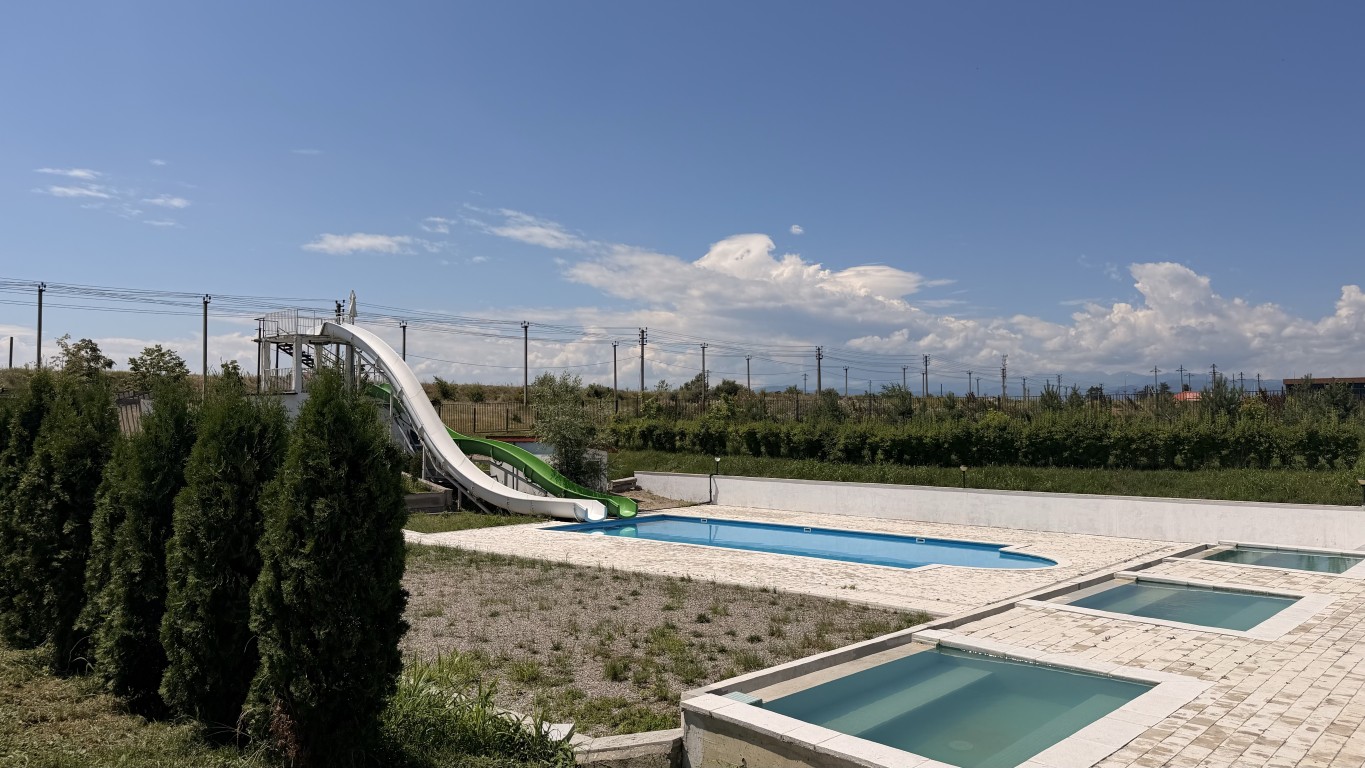Большой бассейн River Park