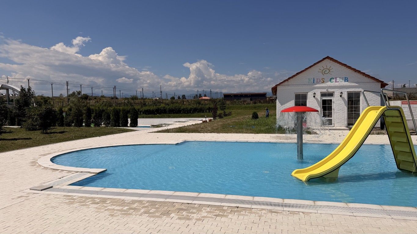 Большой бассейн River Park