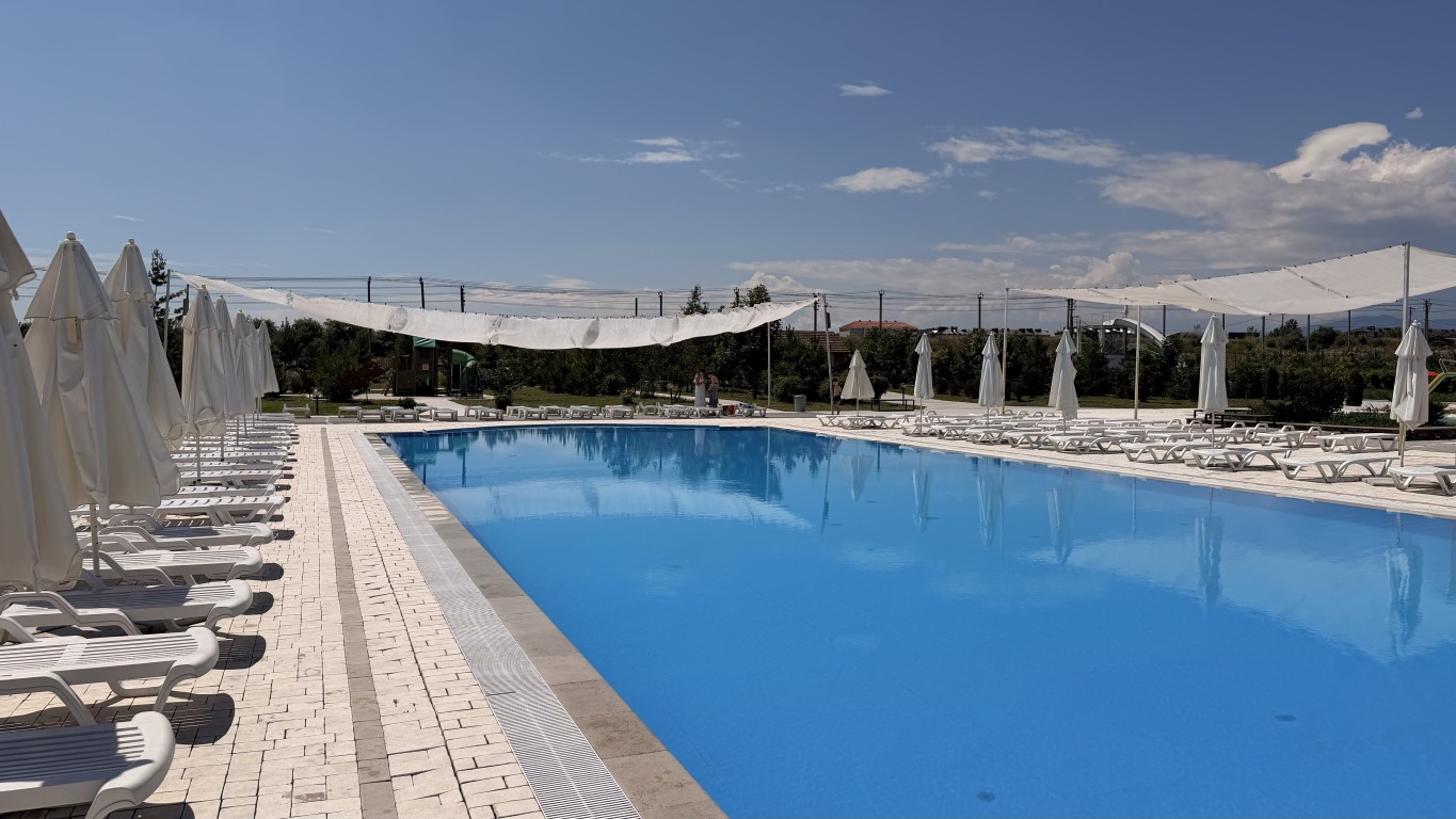 Большой бассейн River Park
